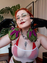 Load image into Gallery viewer, Thornless Rosebud Pouch
