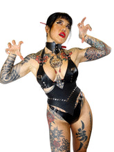 Load image into Gallery viewer, O-Ring Vampire Heart Choker black/red
