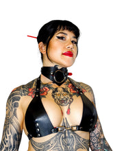 Load image into Gallery viewer, O-Ring Vampire Heart Choker black/red
